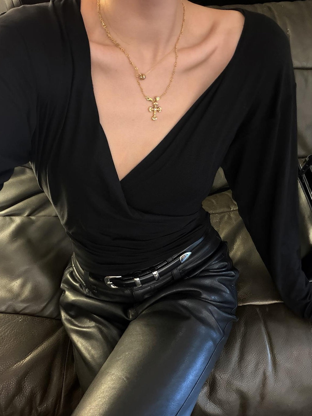 rovente Black Deep V-neck Ruched Slim Fit Women's Lyocell Long Sleeve T-shirts
