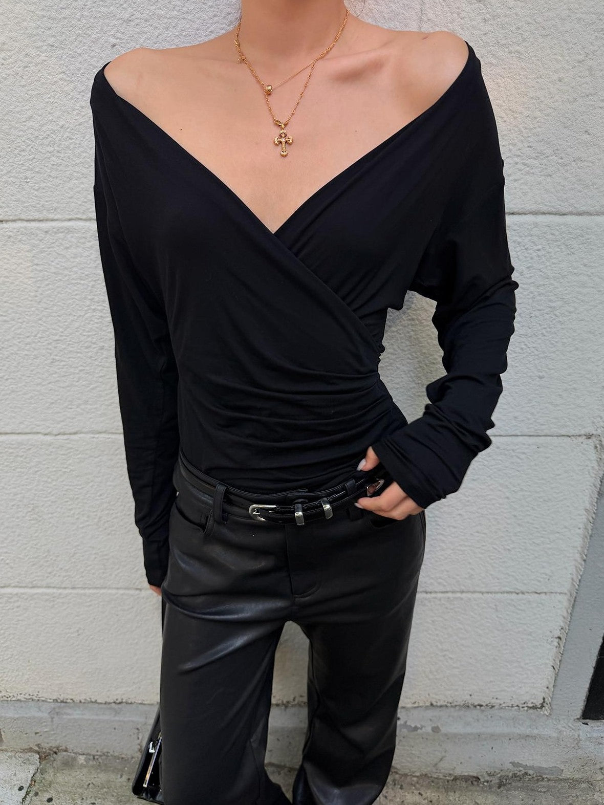 rovente Black Deep V-neck Ruched Slim Fit Women's Lyocell Long Sleeve T-shirts
