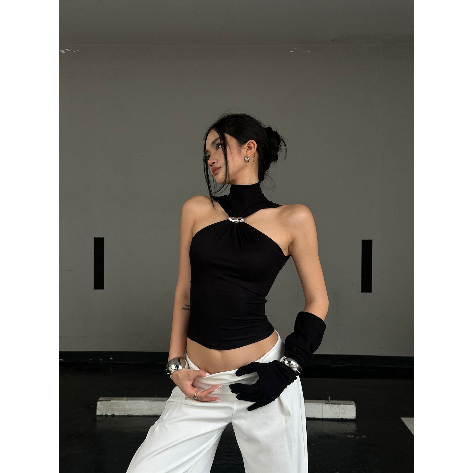 rovente_Black_High_Neck_Sleeveless_Cropped_Fitted_Women's_Lyocell_Blend_Halter_Tops_924075745537_MISSTT