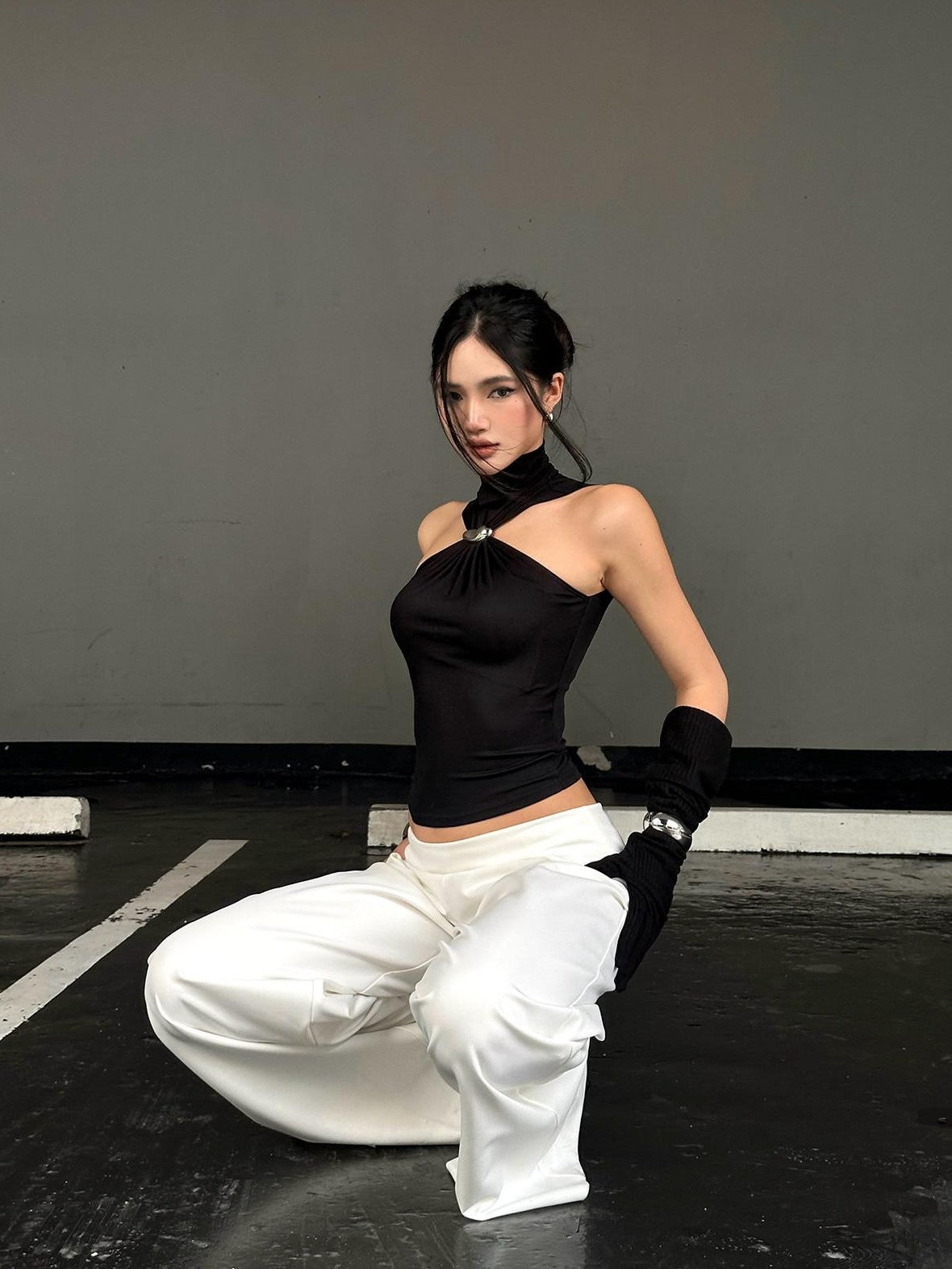 rovente Black High Neck Sleeveless Cropped Fitted Women's Lyocell Blend Halter Tops
