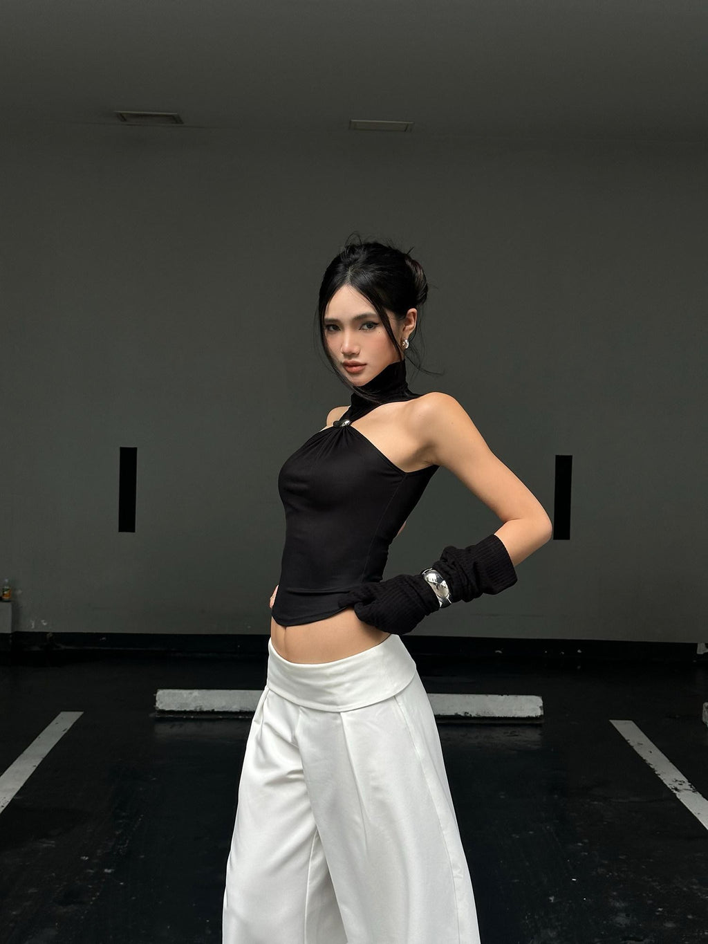 rovente Black High Neck Sleeveless Cropped Fitted Women's Lyocell Blend Halter Tops