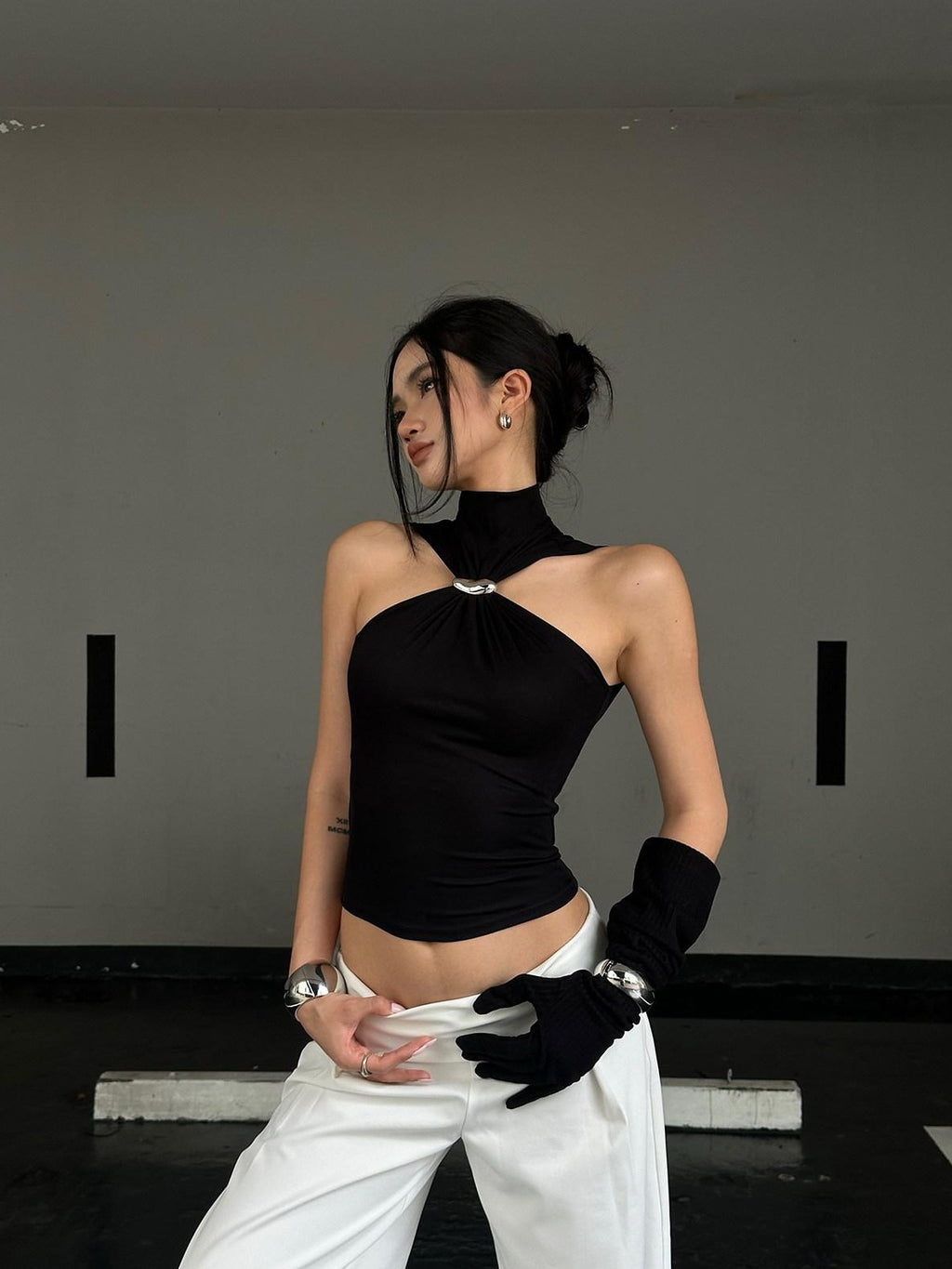 rovente Black High Neck Sleeveless Cropped Fitted Women's Lyocell Blend Halter Tops
