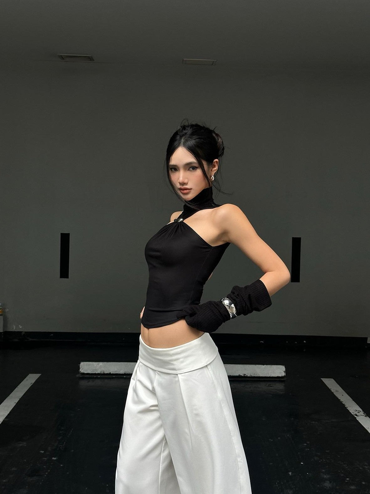 rovente Black High Neck Sleeveless Cropped Fitted Women's Lyocell Blend Halter Tops