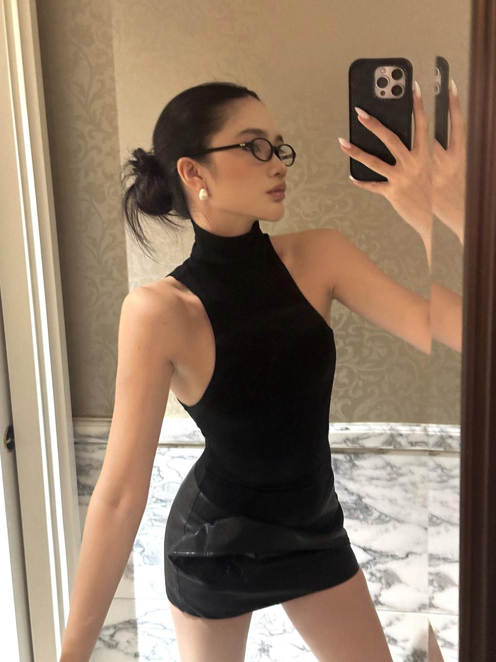 rovente Black High Neck Slim Knit Sleeveless Women's Viscose Blend Halter Tops