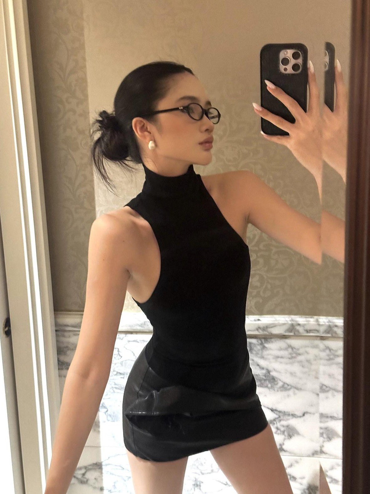 rovente Black High Neck Slim Knit Sleeveless Women's Viscose Blend Halter Tops