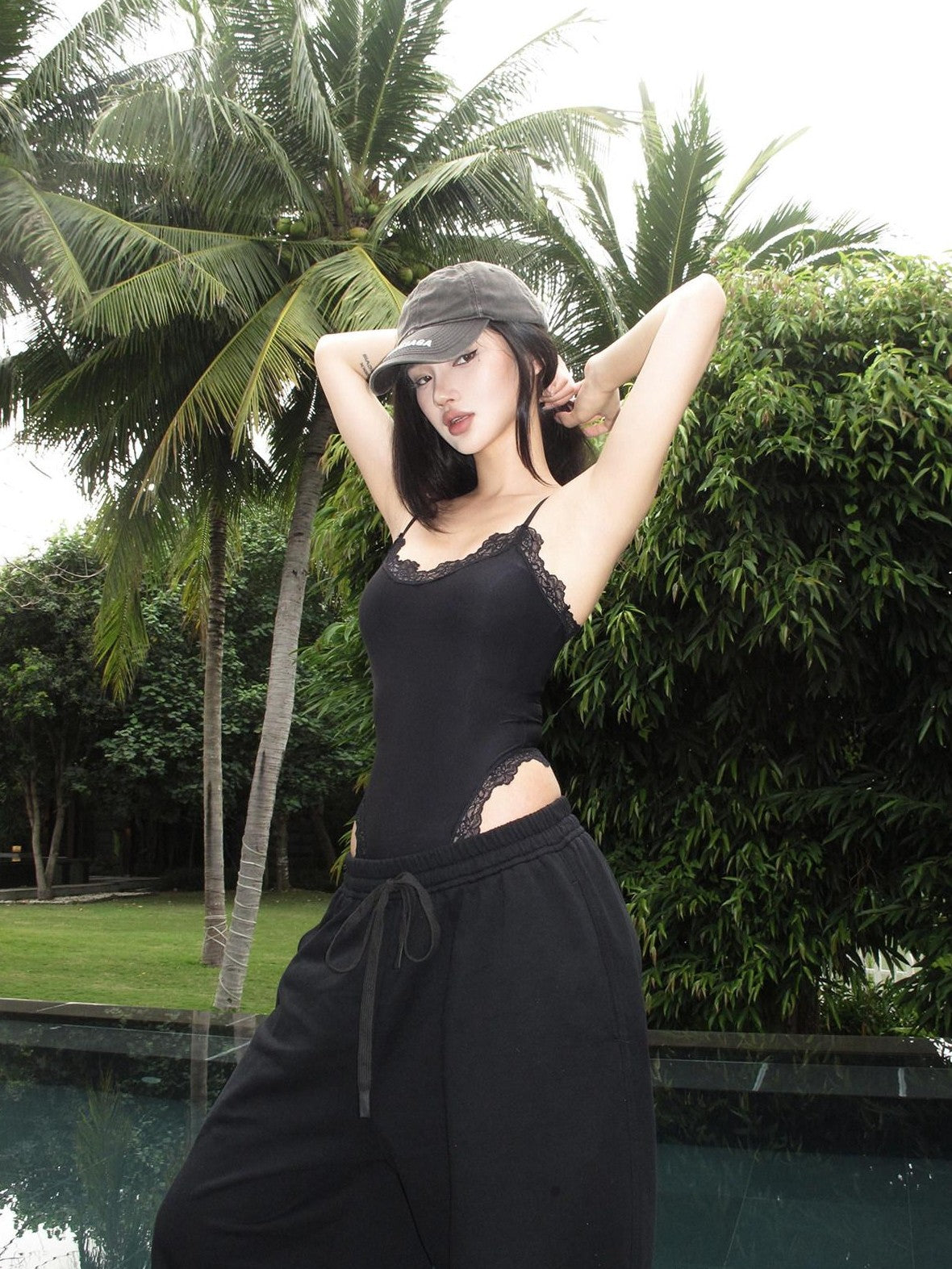 rovente Black Lace Slim Fit Bodycon Women's Nylon Spaghetti-strap Camisoles
