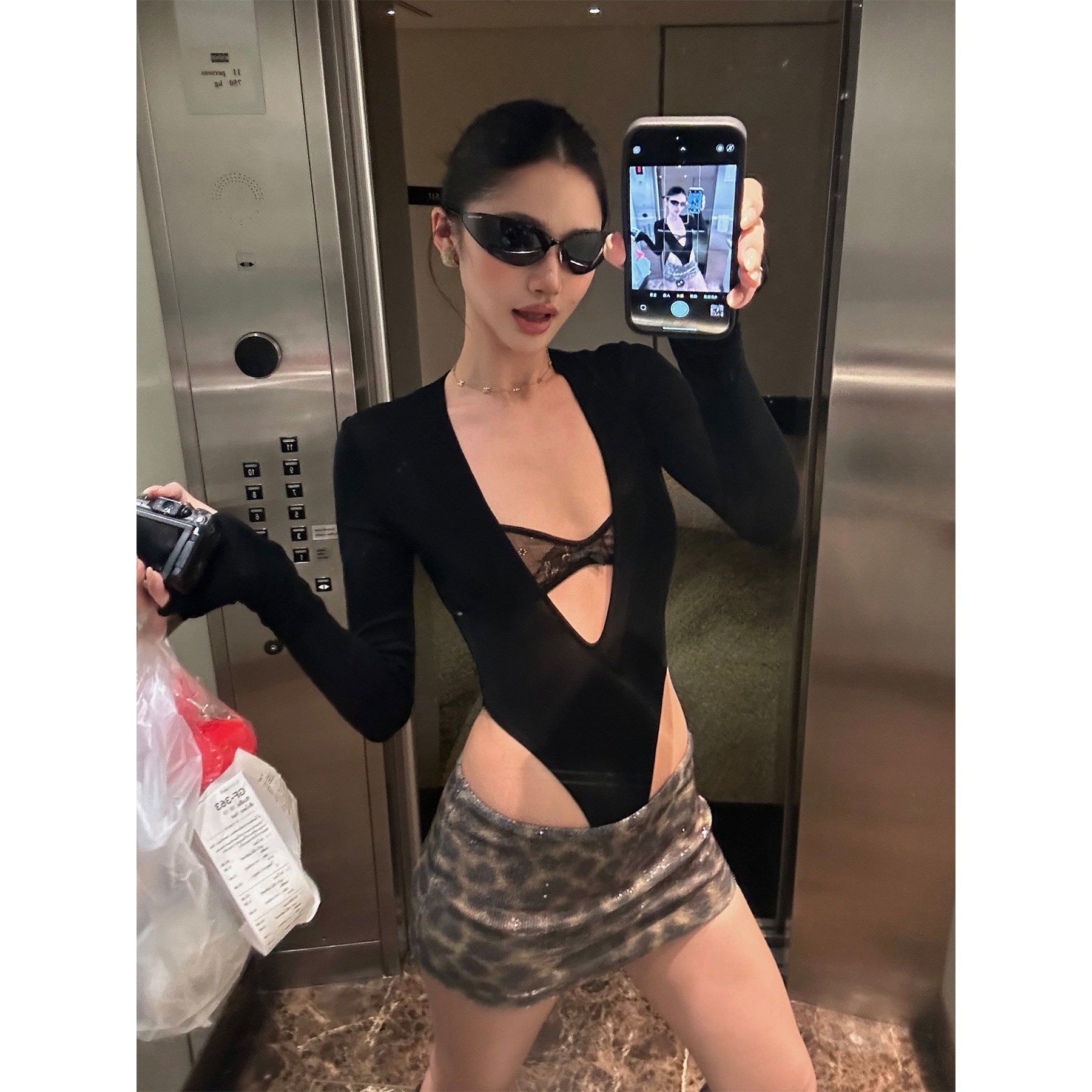rovente_Black_Lace_V-neck_Long_Sleeve_Slim_Women's_Acetate_Blend_Basic_Bodysuits_869448126850_MISSTT
