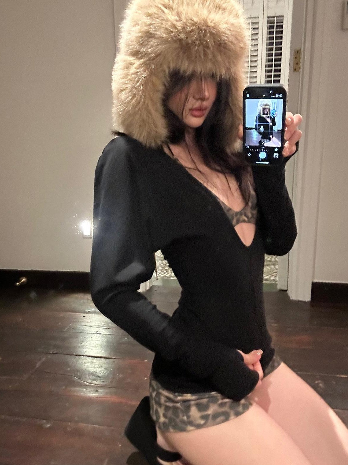 rovente Black Leopard Print Deep V-neck Slim Women's Knit Long Sleeve T-shirts