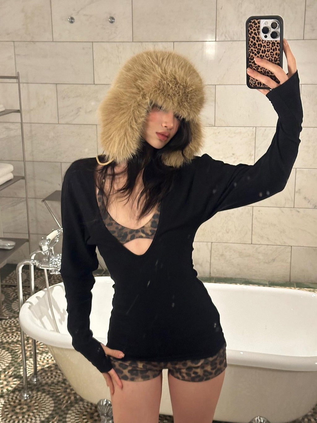 rovente Black Leopard Print Deep V-neck Slim Women's Knit Long Sleeve T-shirts