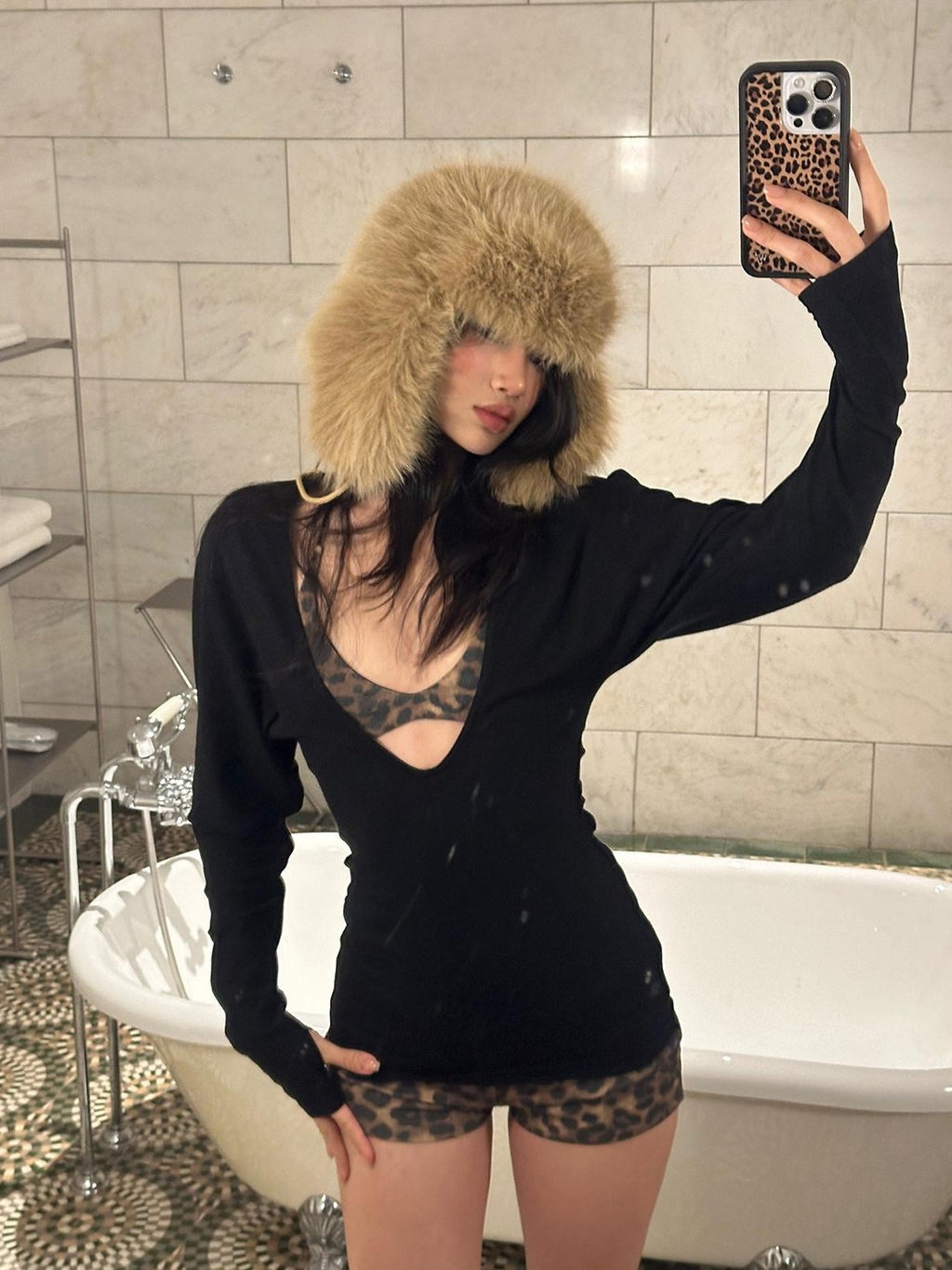rovente Black Leopard Print Deep V-neck Slim Women's Knit Long Sleeve T-shirts