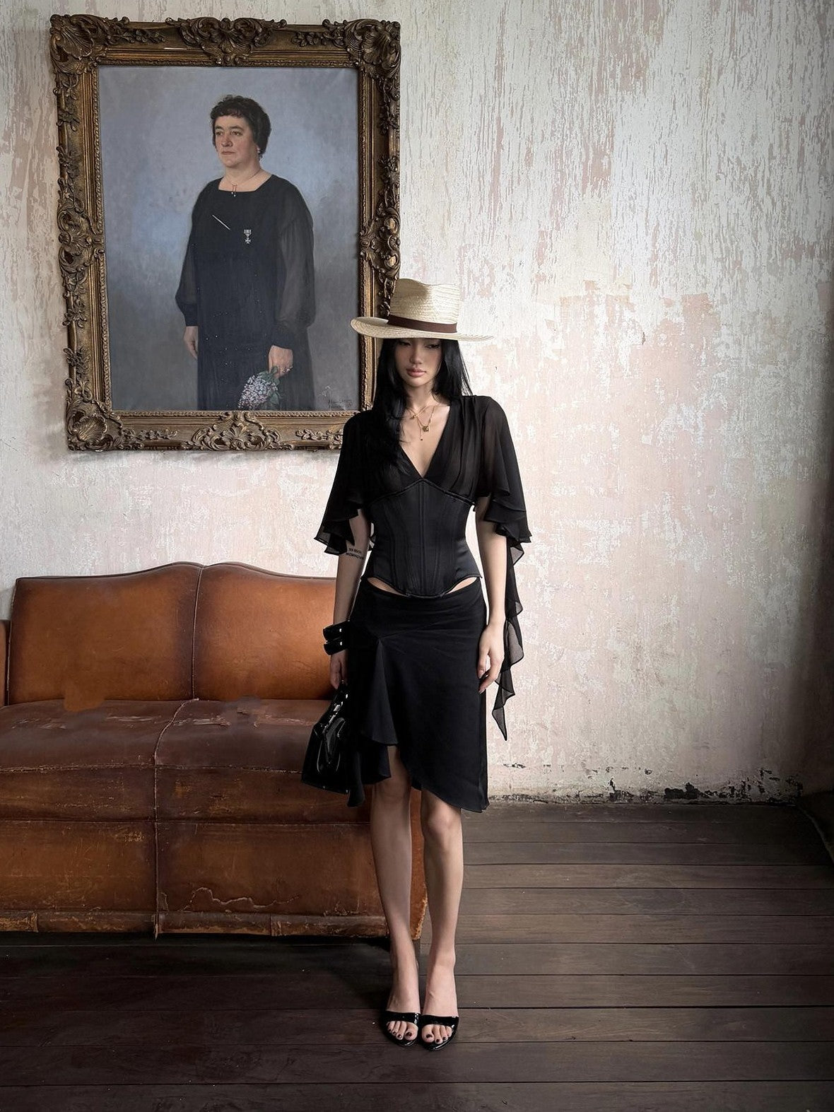 rovente Black Mesh Ribbon Boned Deep V Slim Women's Viscose Short Sleeve T-shirts