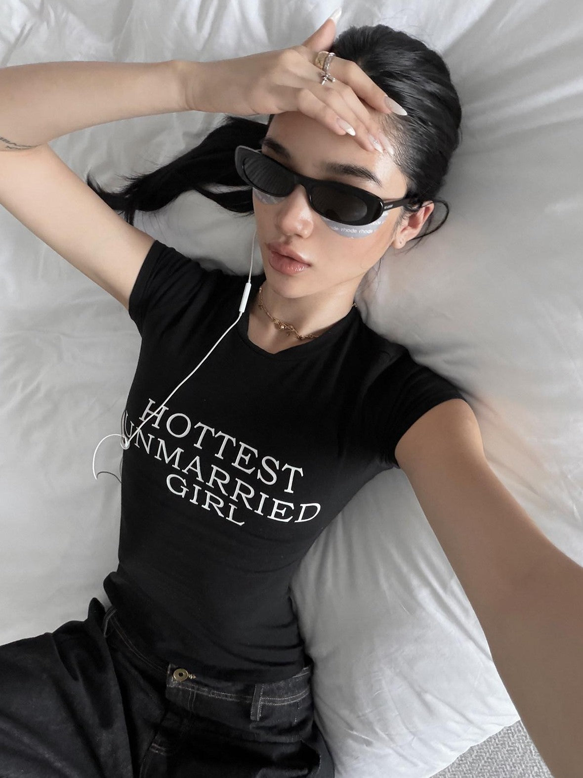 rovente Black Printed Slim Fit Waist Cinching Minimalist Women's Short Sleeve T-shirts