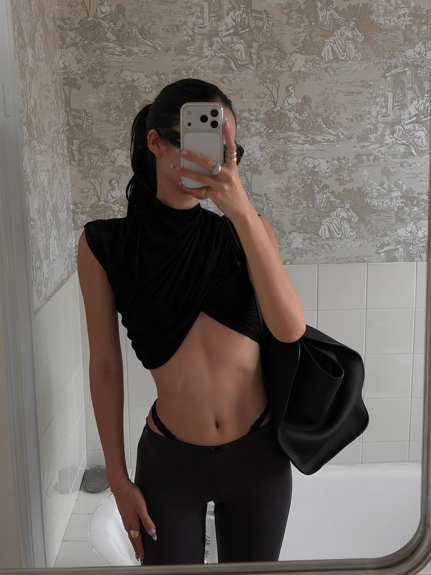 rovente Black Ruched Crossover Slim Fit Sleeveless Women's Lyocell Crop Tops