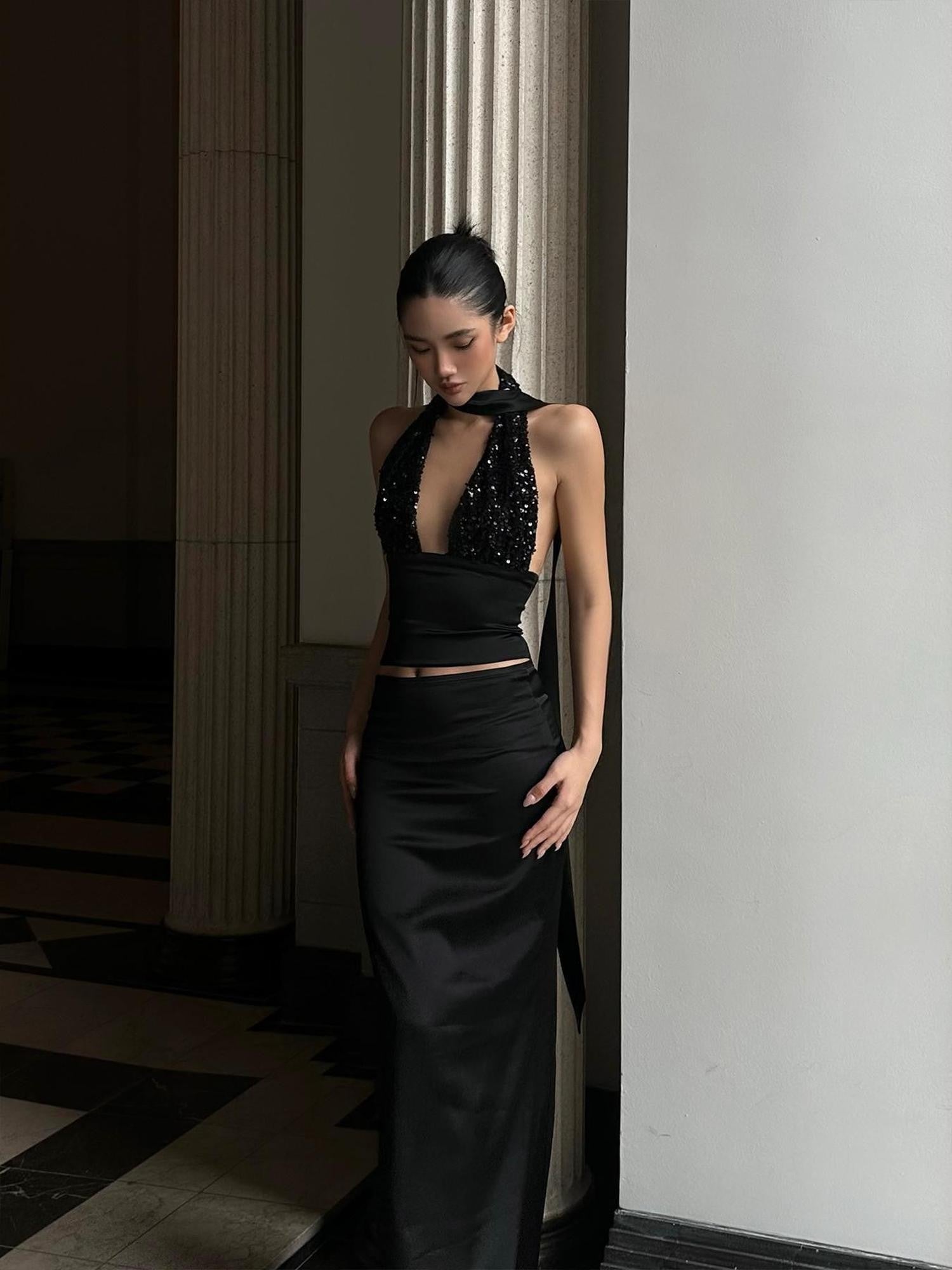 rovente Black Sequin V-neck Open Back Slim Cropped Women's Acetate Blend Halter Tops