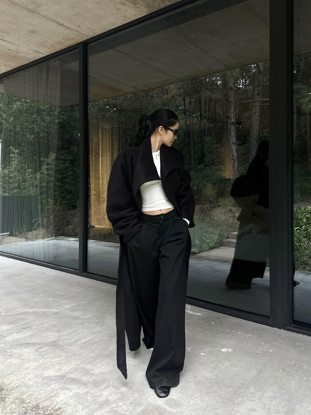 rovente Black Solid Minimalist Zip Natural Waist Woven Women's Polyester Wide-leg Pants