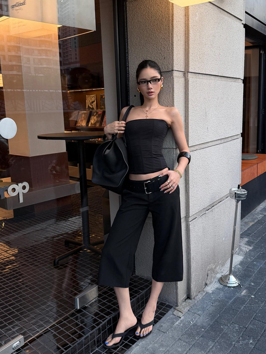 rovente Black Straight Leg Slim Low Rise Pocket Women's Polyester Capri Pants