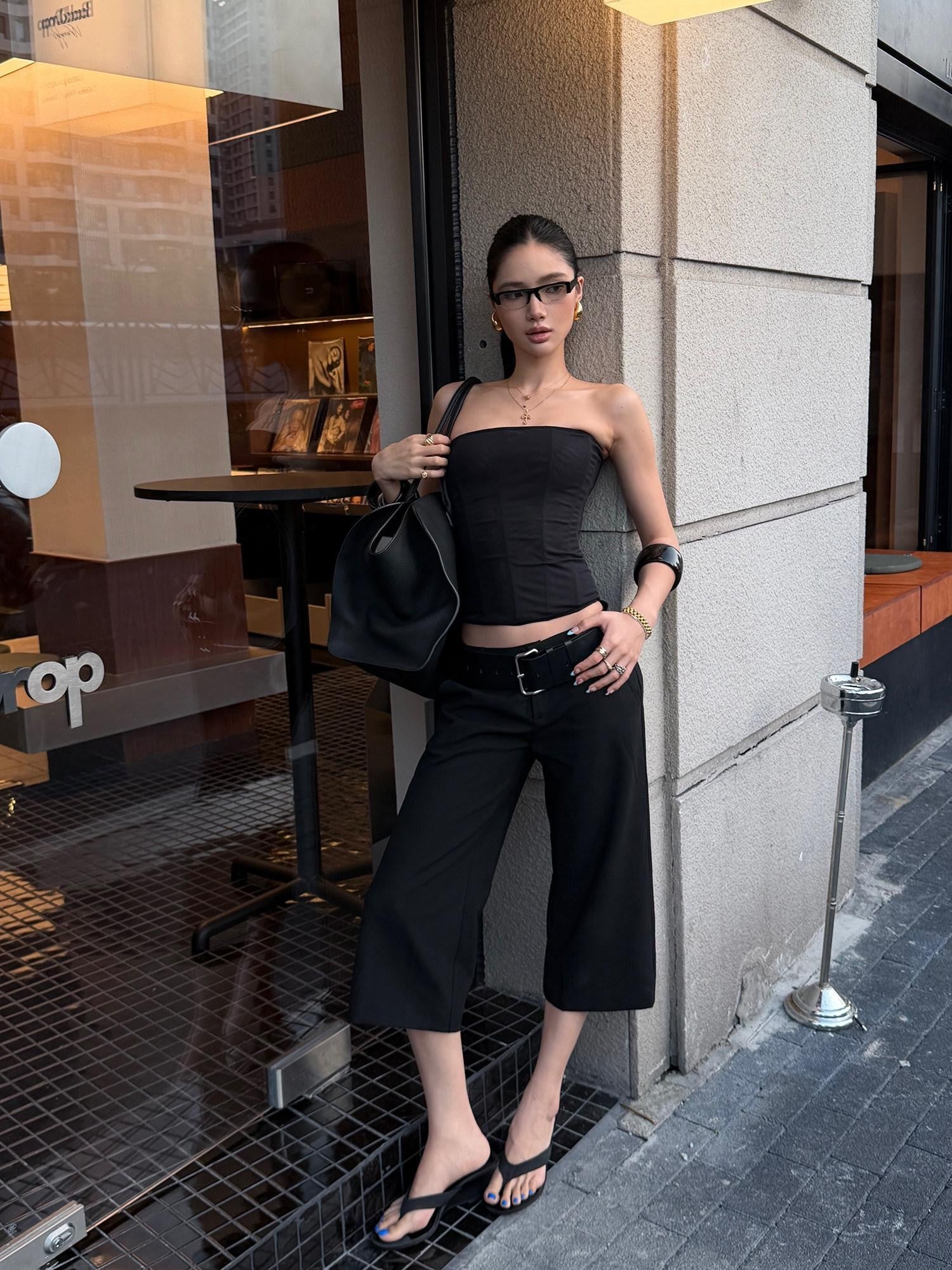 rovente Black Straight Leg Slim Low Rise Pocket Women's Polyester Capri Pants