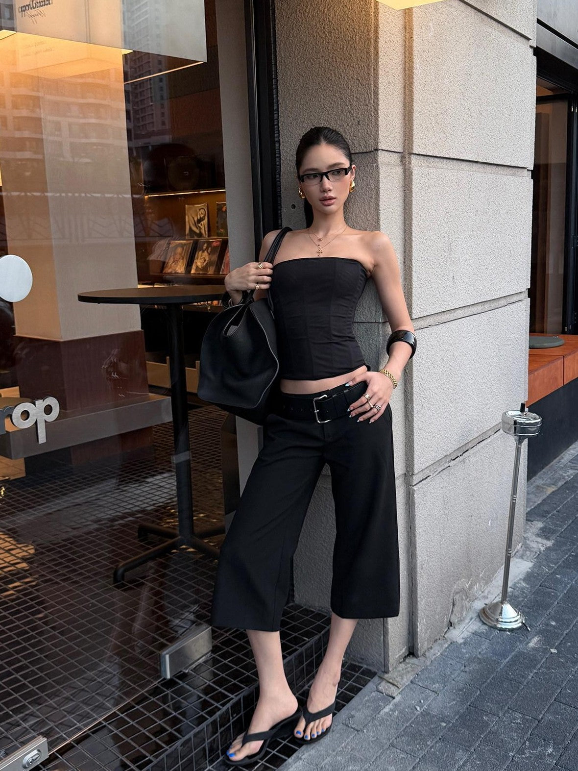 rovente Black Straight Leg Slim Low Rise Pocket Women's Polyester Capri Pants
