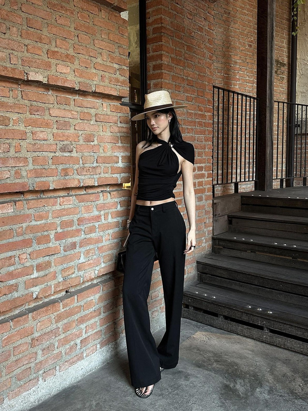 rovente Black Tailored Woven Zip Pocket Women's Polyester Blend Straight-leg Pants