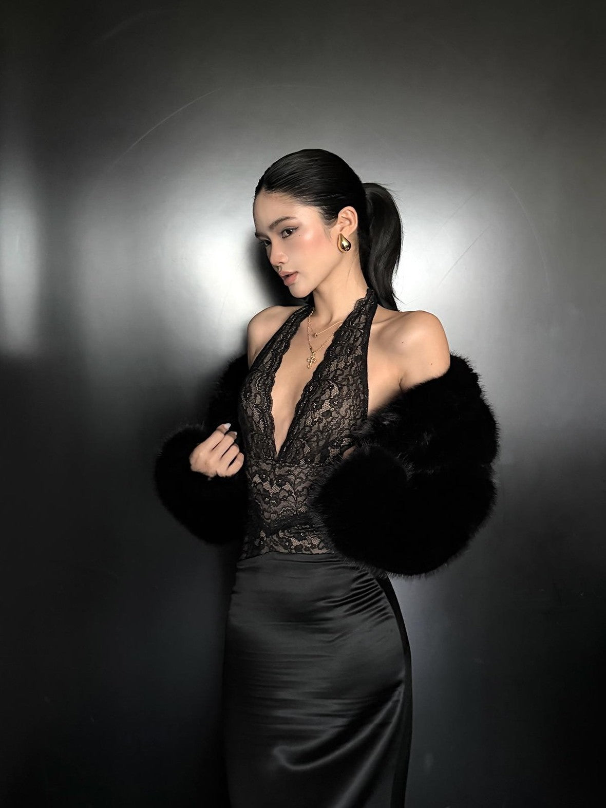 rovente Black V-neck Lace Acetate Women's Halter Maxi Dresses