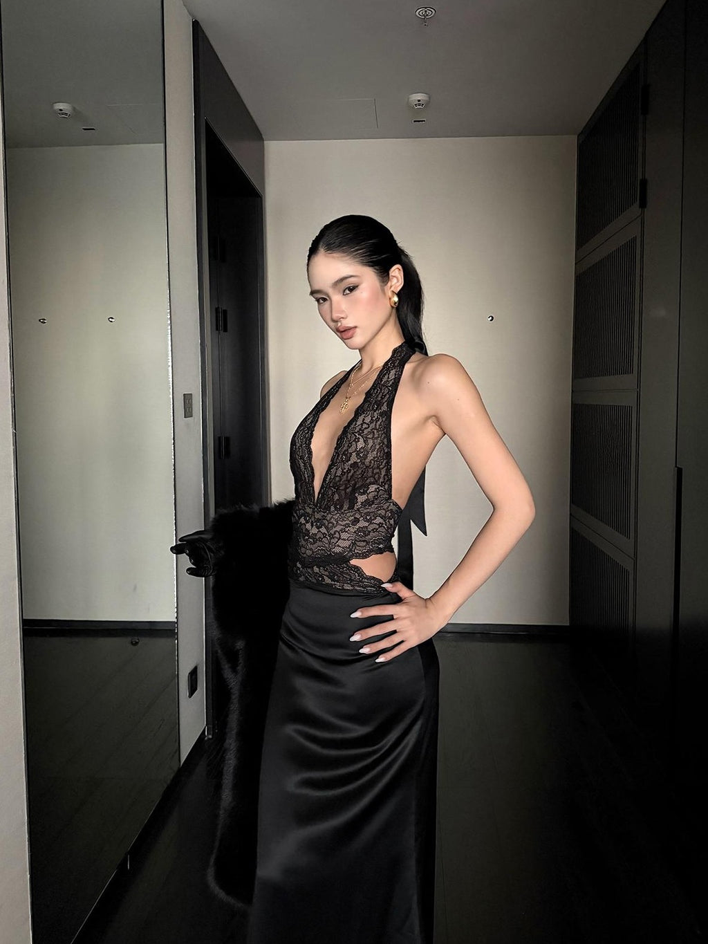rovente Black V-neck Lace Acetate Women's Halter Maxi Dresses
