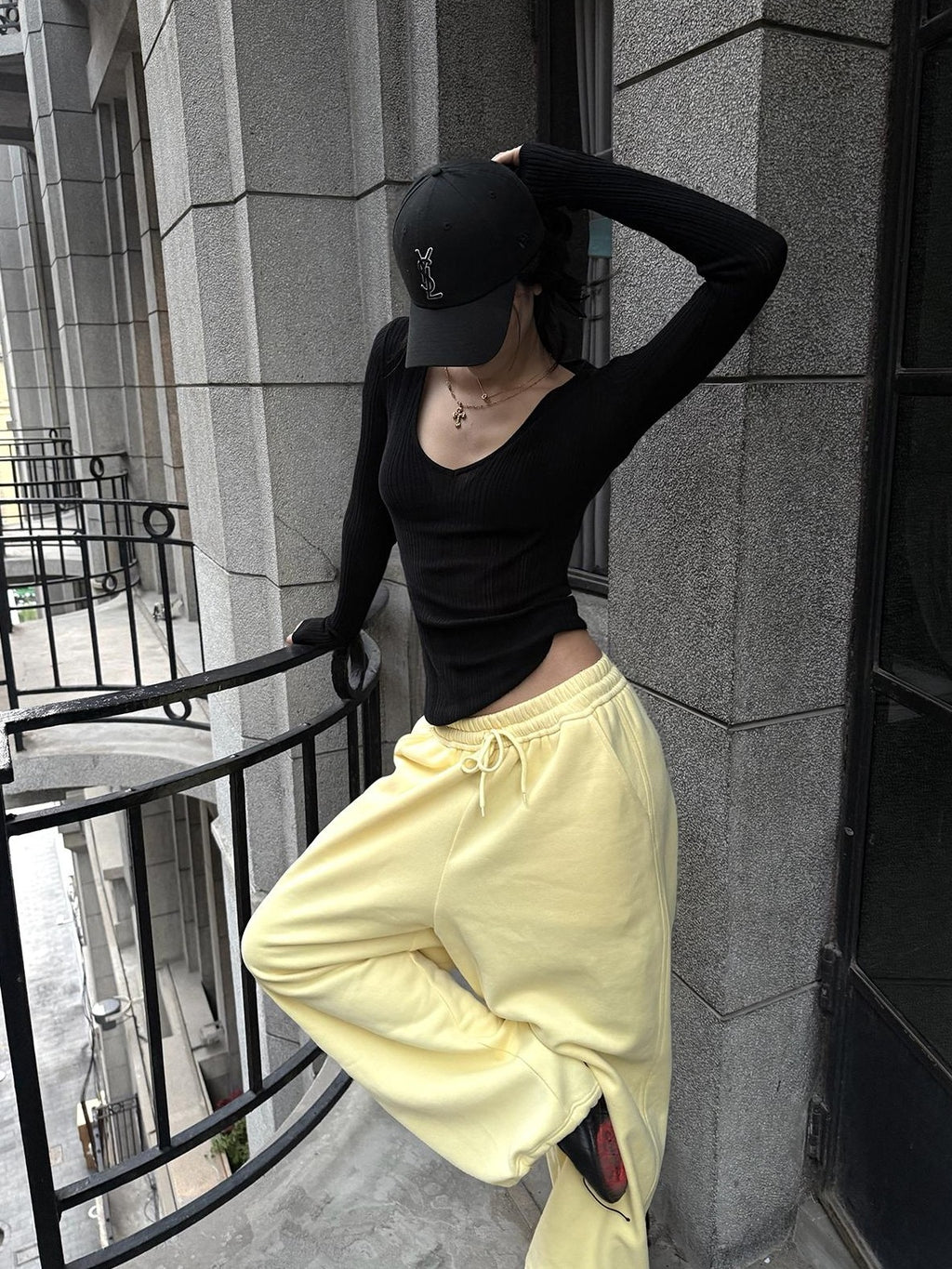 rovente Black V-neck Ribbed Knit Slim Fit Solid Women's Cotton Long Sleeve T-shirts