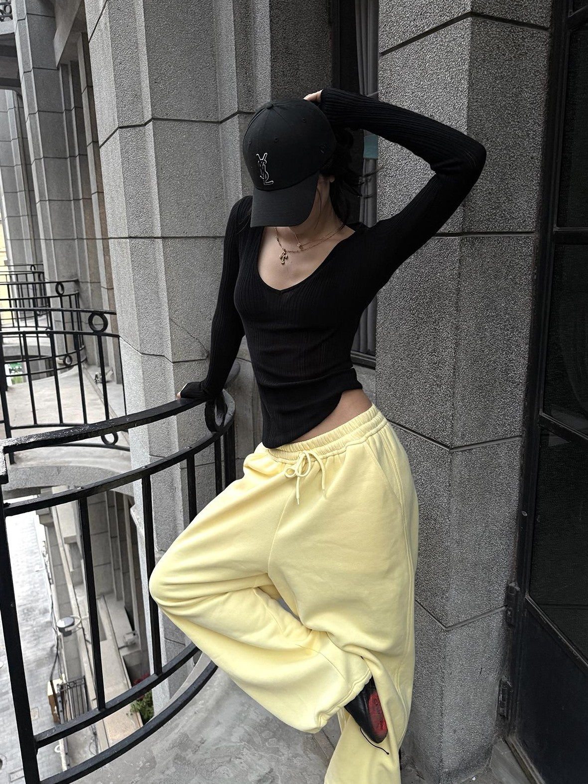rovente Black V-neck Ribbed Knit Slim Fit Solid Women's Cotton Long Sleeve T-shirts