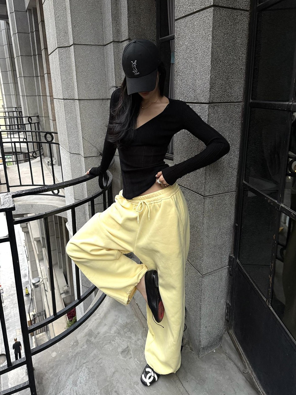 rovente Black V-neck Ribbed Knit Slim Fit Solid Women's Cotton Long Sleeve T-shirts