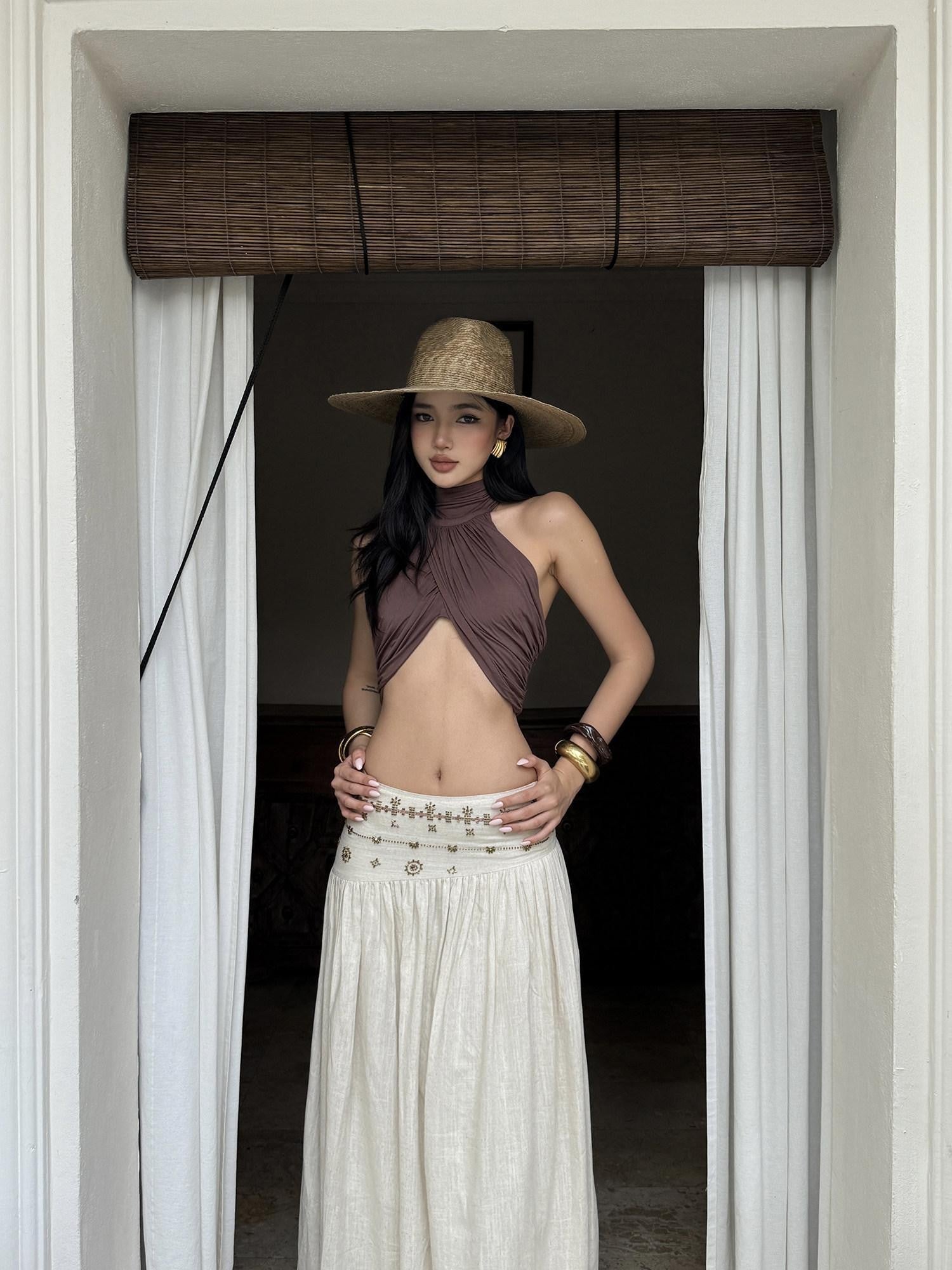 rovente Brown Backless Off Shoulder High Neck Slim Crop Women's Modal Halter Tops