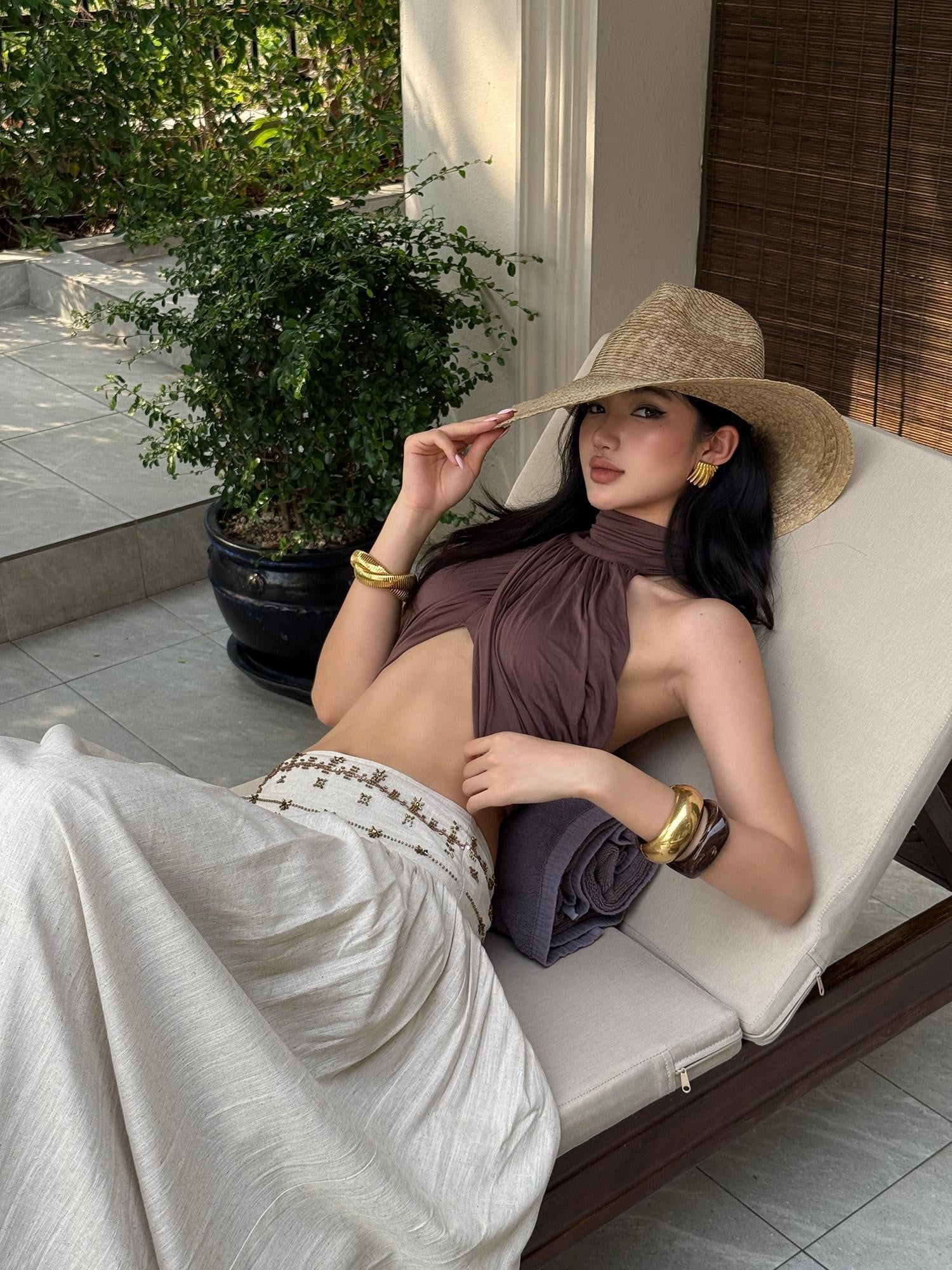rovente Brown Backless Off Shoulder High Neck Slim Crop Women's Modal Halter Tops