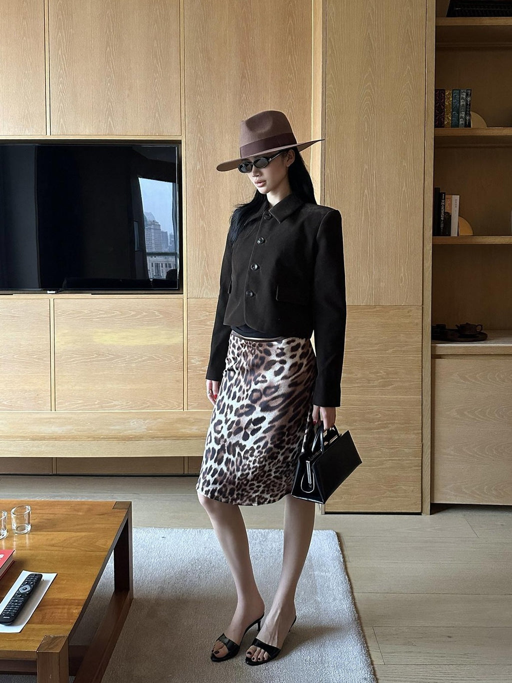 rovente Coffee Suede Lapel Slim Short Button Flap Pocket Women's Viscose Casual Jackets