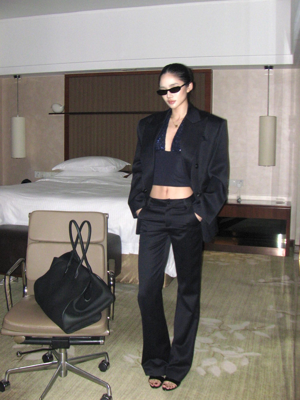 rovente Deep Navy Slim Low Waist Pocket Woven Women's Wool Straight-leg Pants