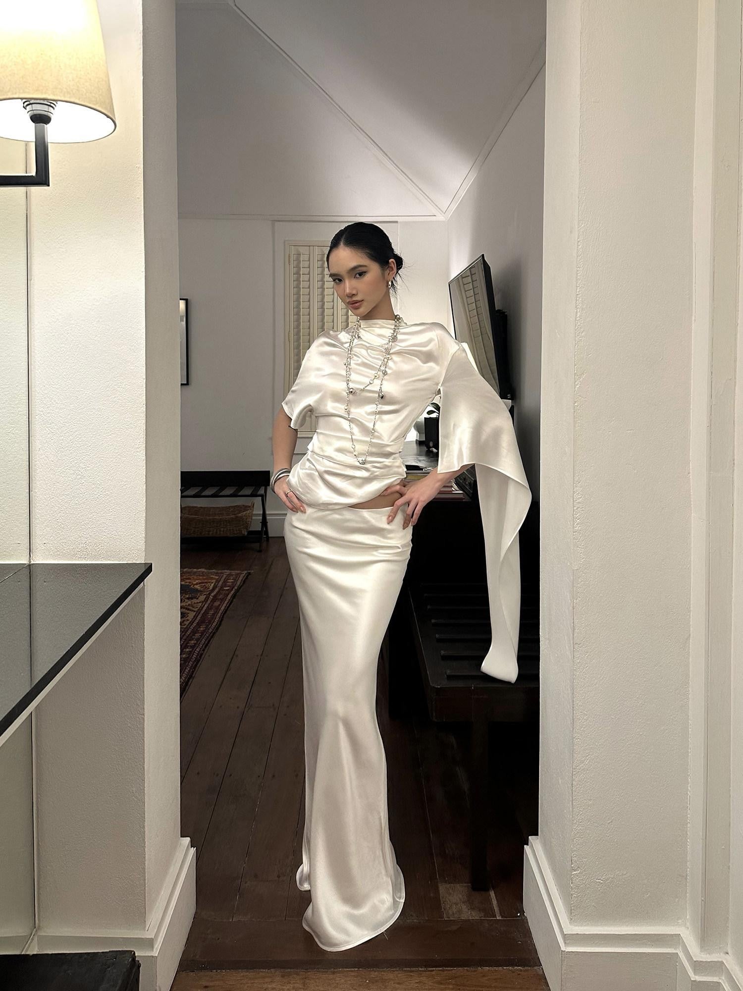 rovente Glowing White Stand Collar Tie Women's Viscose Matching Skirt Sets