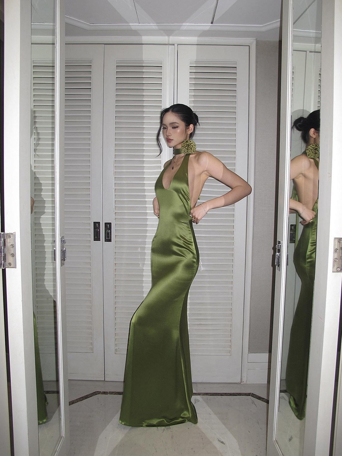 rovente Green Shimmer Halter Backless Waist Cinch Women's Acetate Bodycon Maxi Dresses