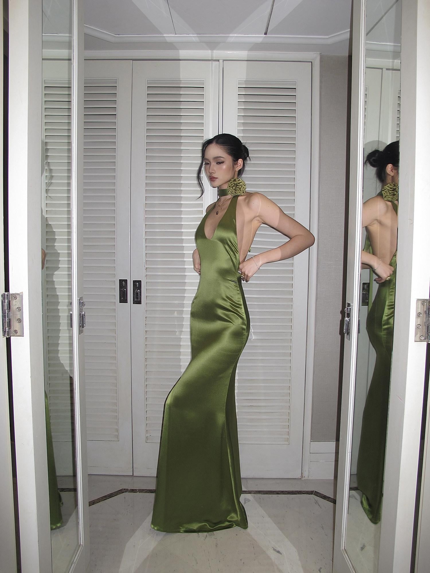 rovente Green Shimmer Halter Backless Waist Cinch Women's Acetate Bodycon Maxi Dresses