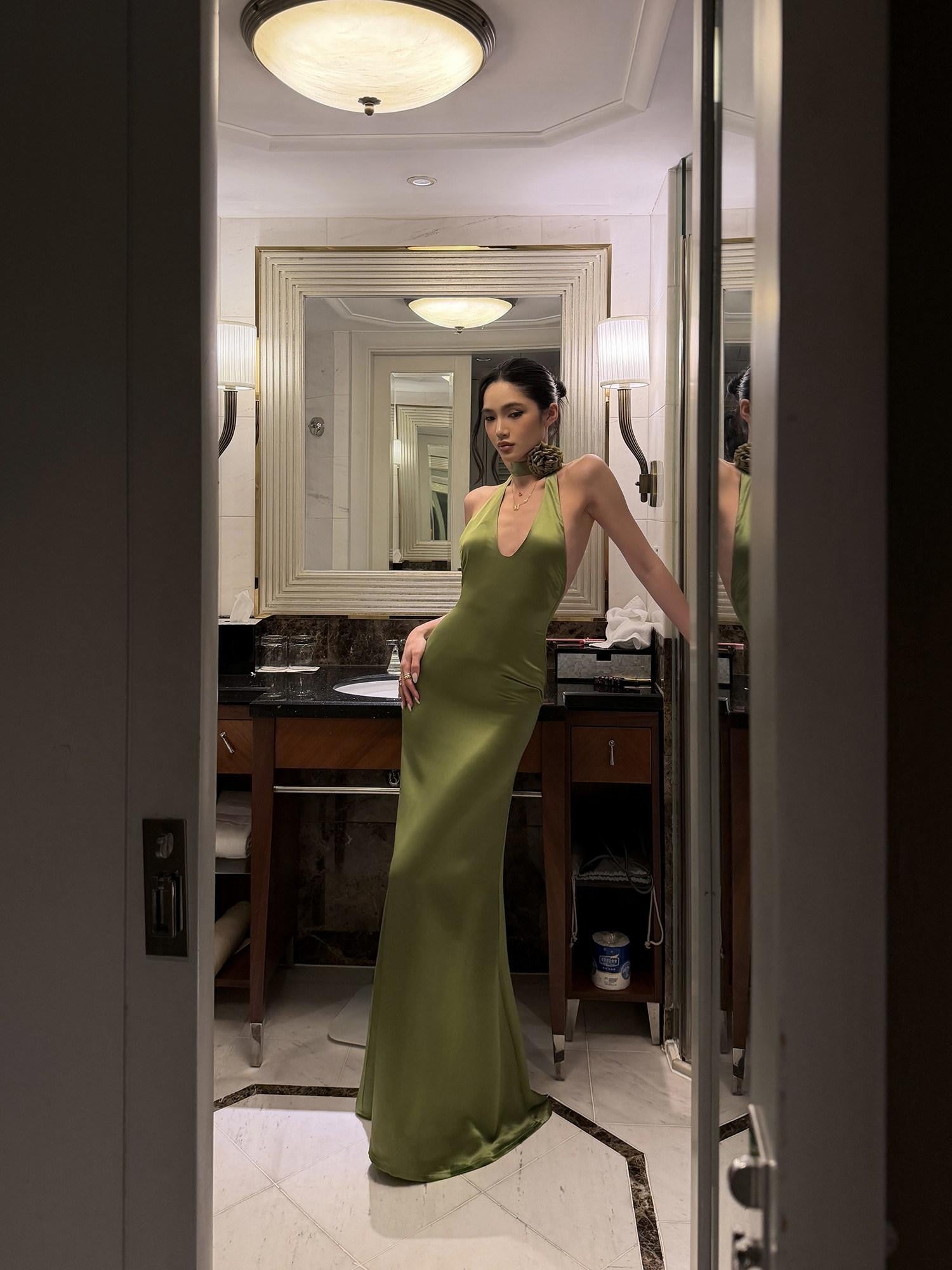 rovente Green Shimmer Halter Backless Waist Cinch Women's Acetate Bodycon Maxi Dresses