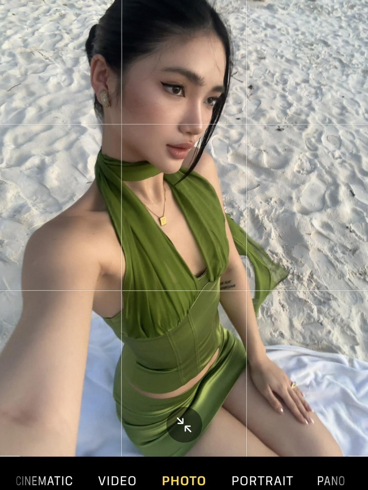 rovente Green Tie Neck Padded Waist Sculpting Cropped Women's Acetate Halter Tops