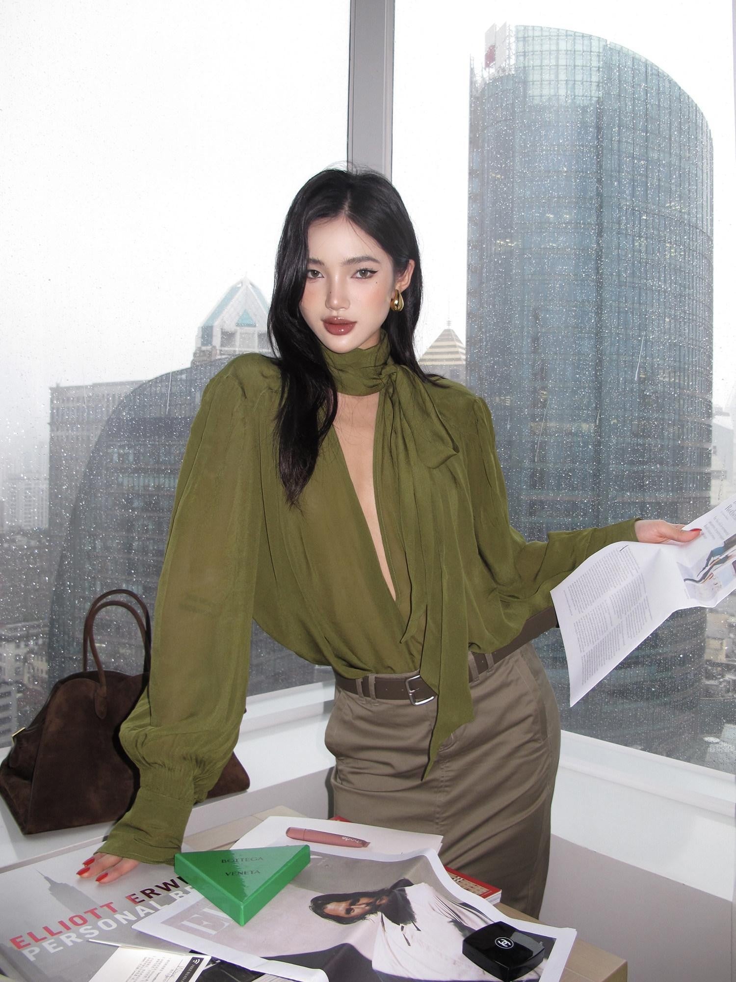 rovente Green V-neck Ribbon Tie Long Sleeve Women's Lightweight Woven Oversized Shirts