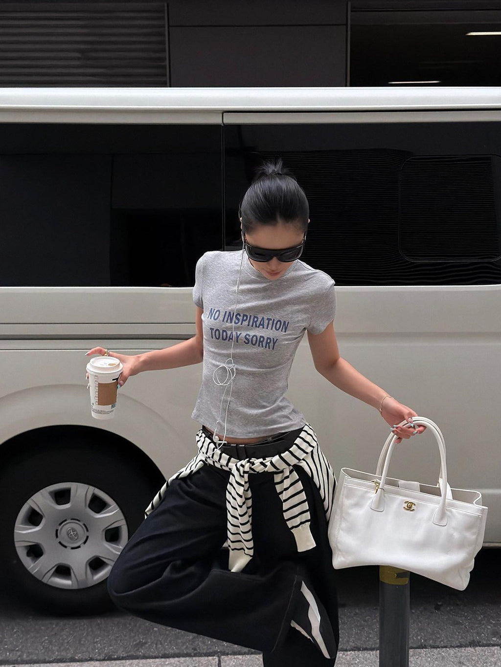 rovente Grey Letter Print Set In Shoulder Cropped Women's Lyocell Slim T-shirts