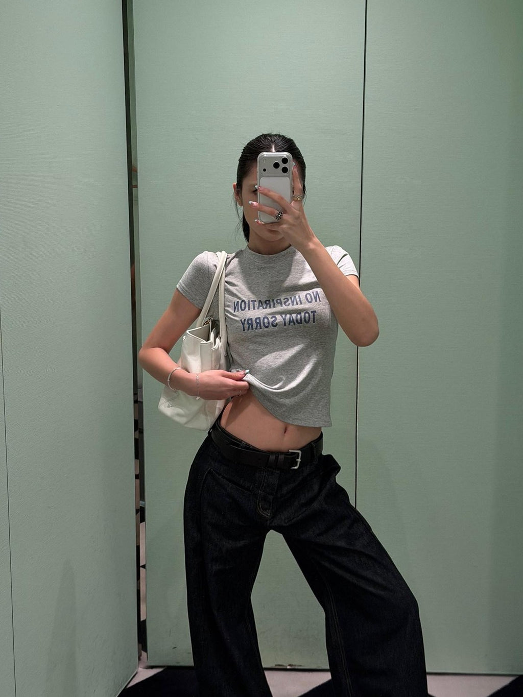 rovente Grey Letter Print Set In Shoulder Cropped Women's Lyocell Slim T-shirts