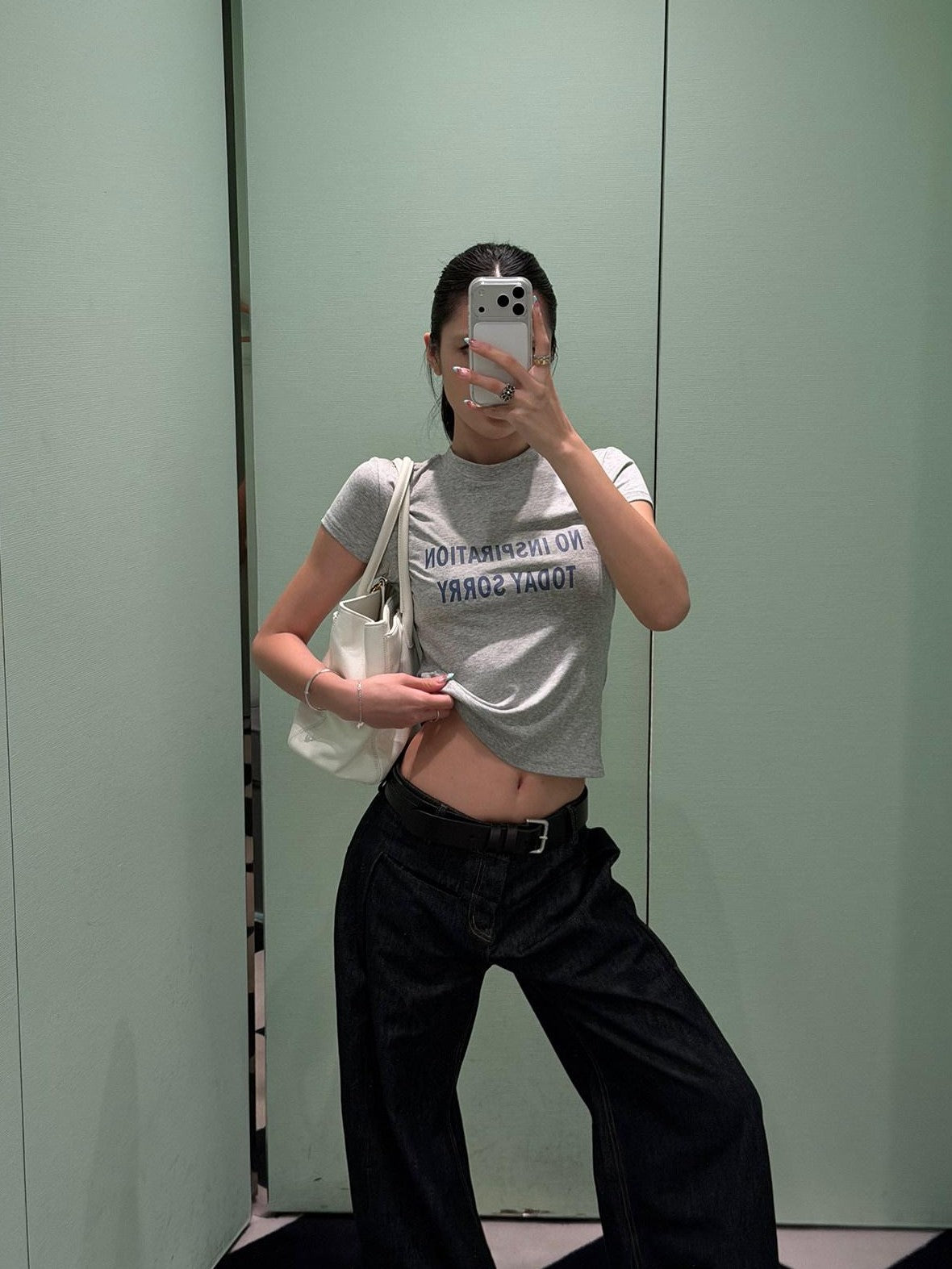rovente Grey Letter Print Set In Shoulder Cropped Women's Lyocell Slim T-shirts