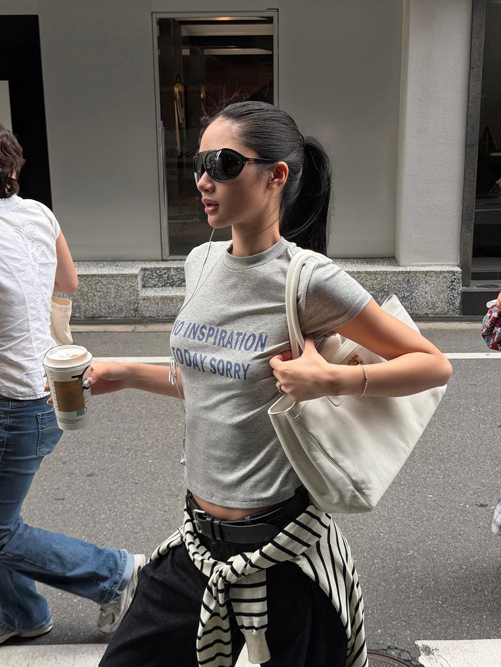 rovente Grey Letter Print Set In Shoulder Cropped Women's Lyocell Slim T-shirts