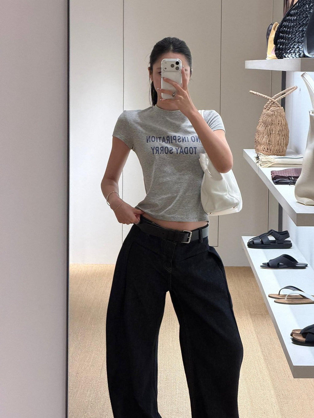 rovente Grey Letter Print Set In Shoulder Cropped Women's Lyocell Slim T-shirts