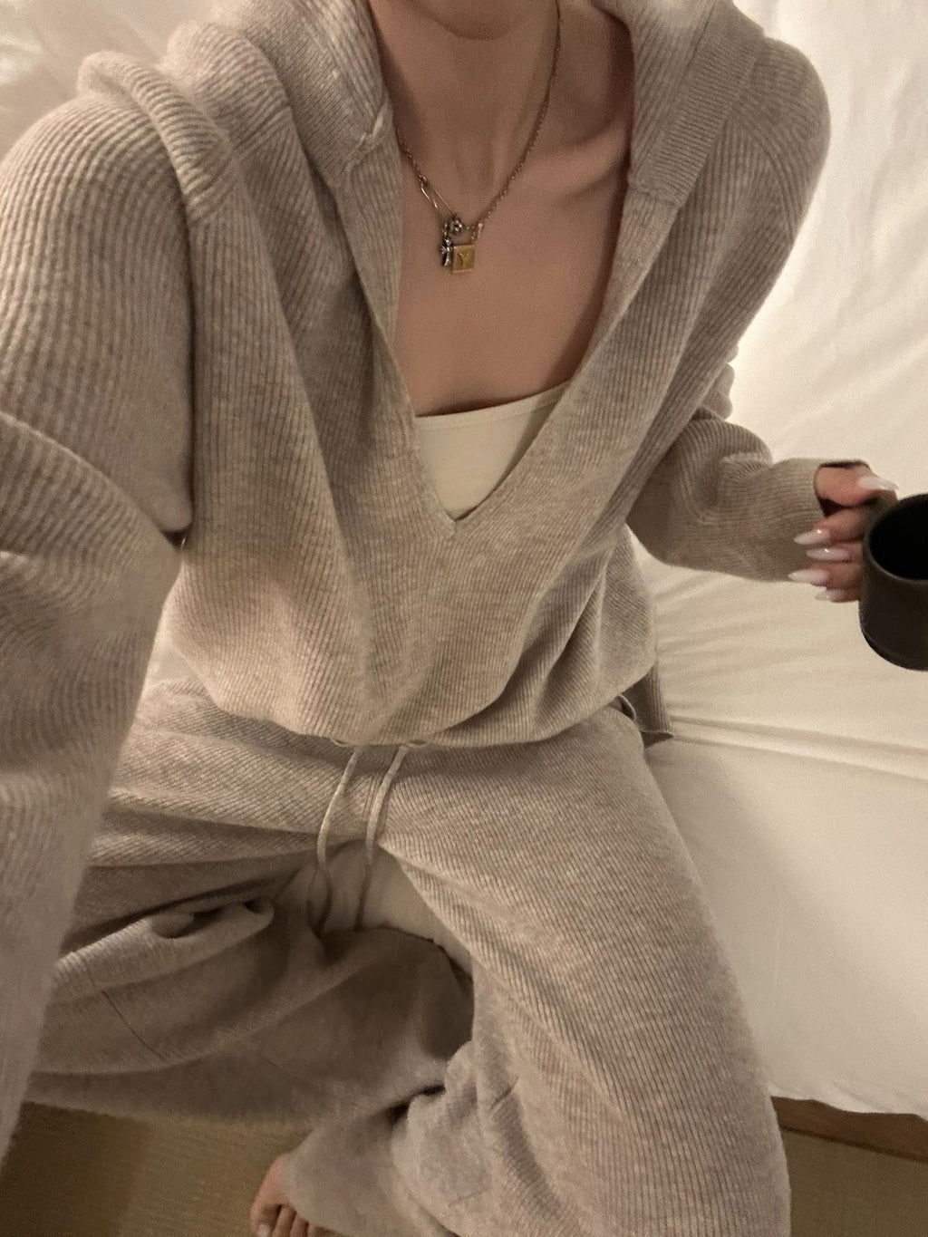 rovente Hooded Deep V-neck Loose Knit 100% Wool Women's Sweaters