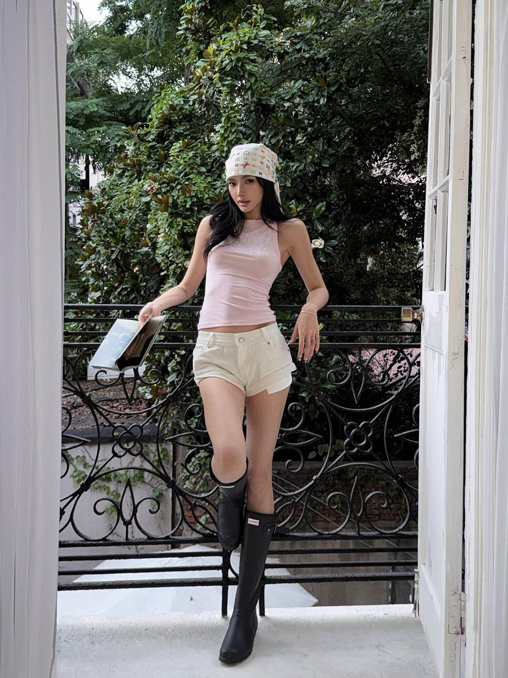 rovente Ivory Tropical Print Low Rise Cuffed Slim Fit Retro Women's Hot Pants