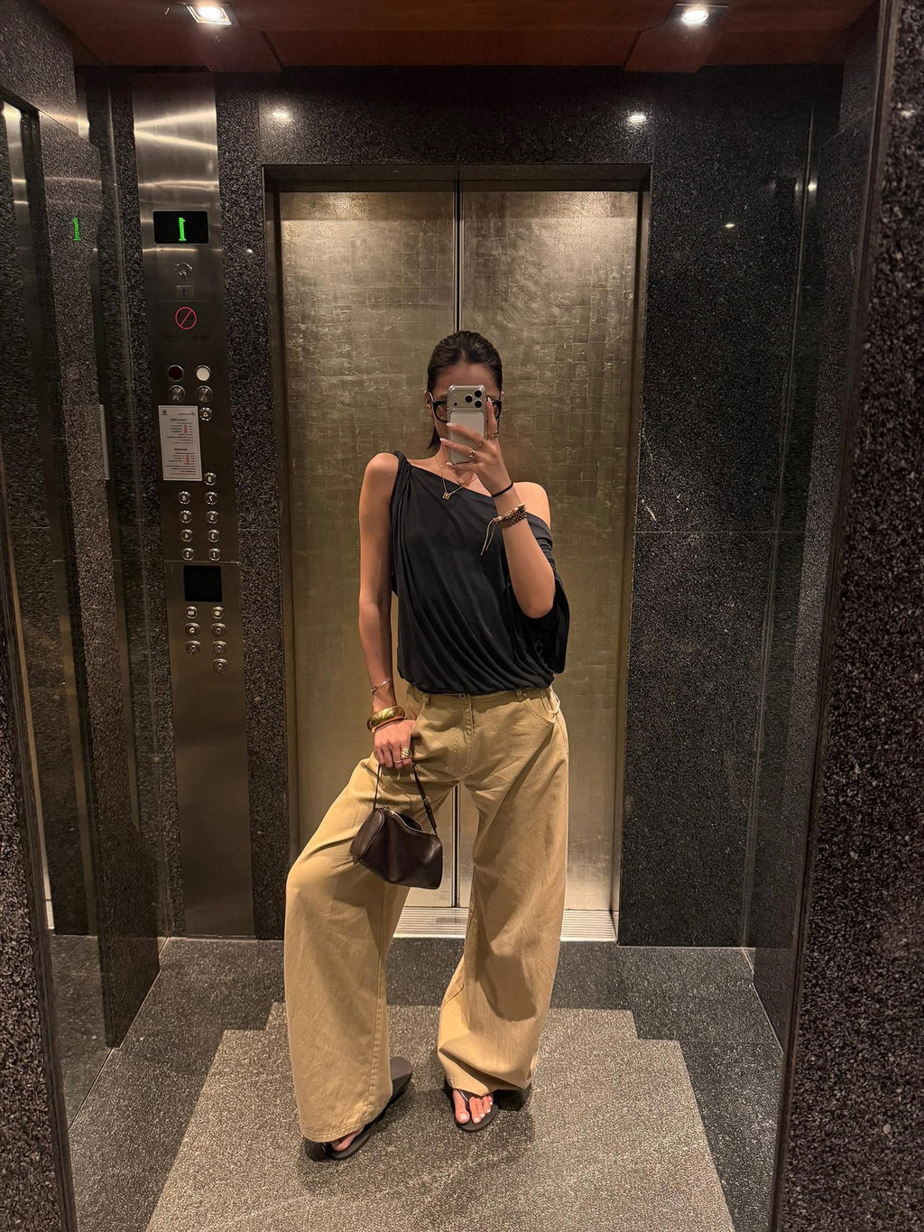 rovente Khaki Barcelona Street Print Low Waist Loose Fit Women's Denim Barrel-leg Jeans