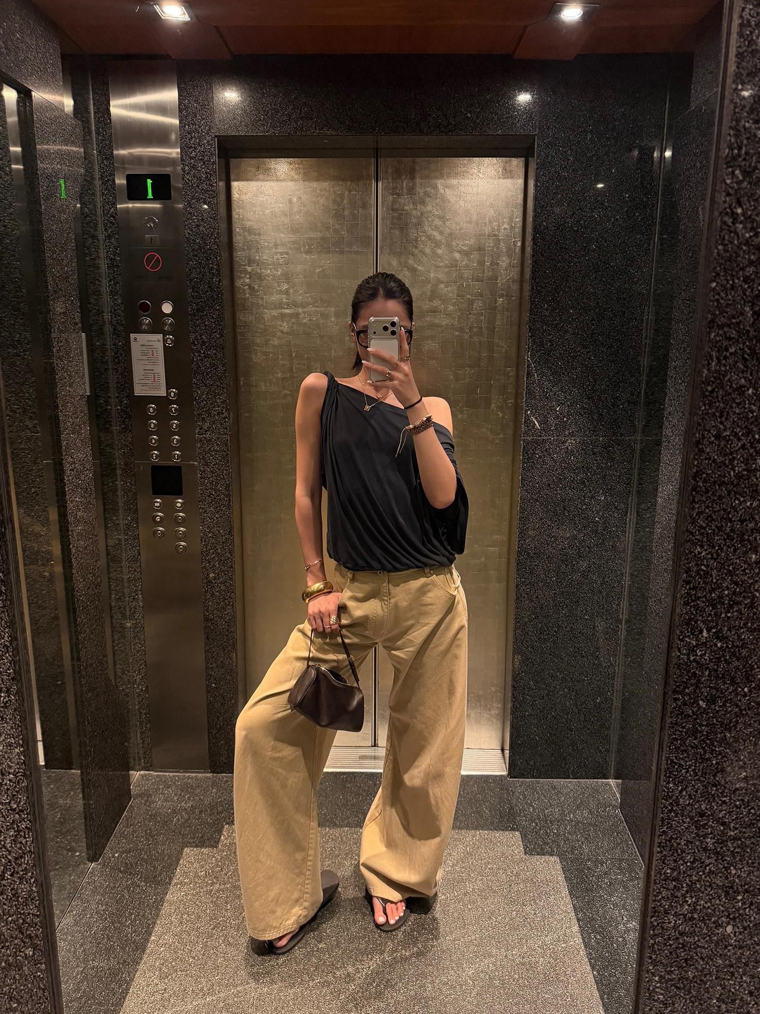 rovente Khaki Barcelona Street Print Low Waist Loose Fit Women's Denim Barrel-leg Jeans