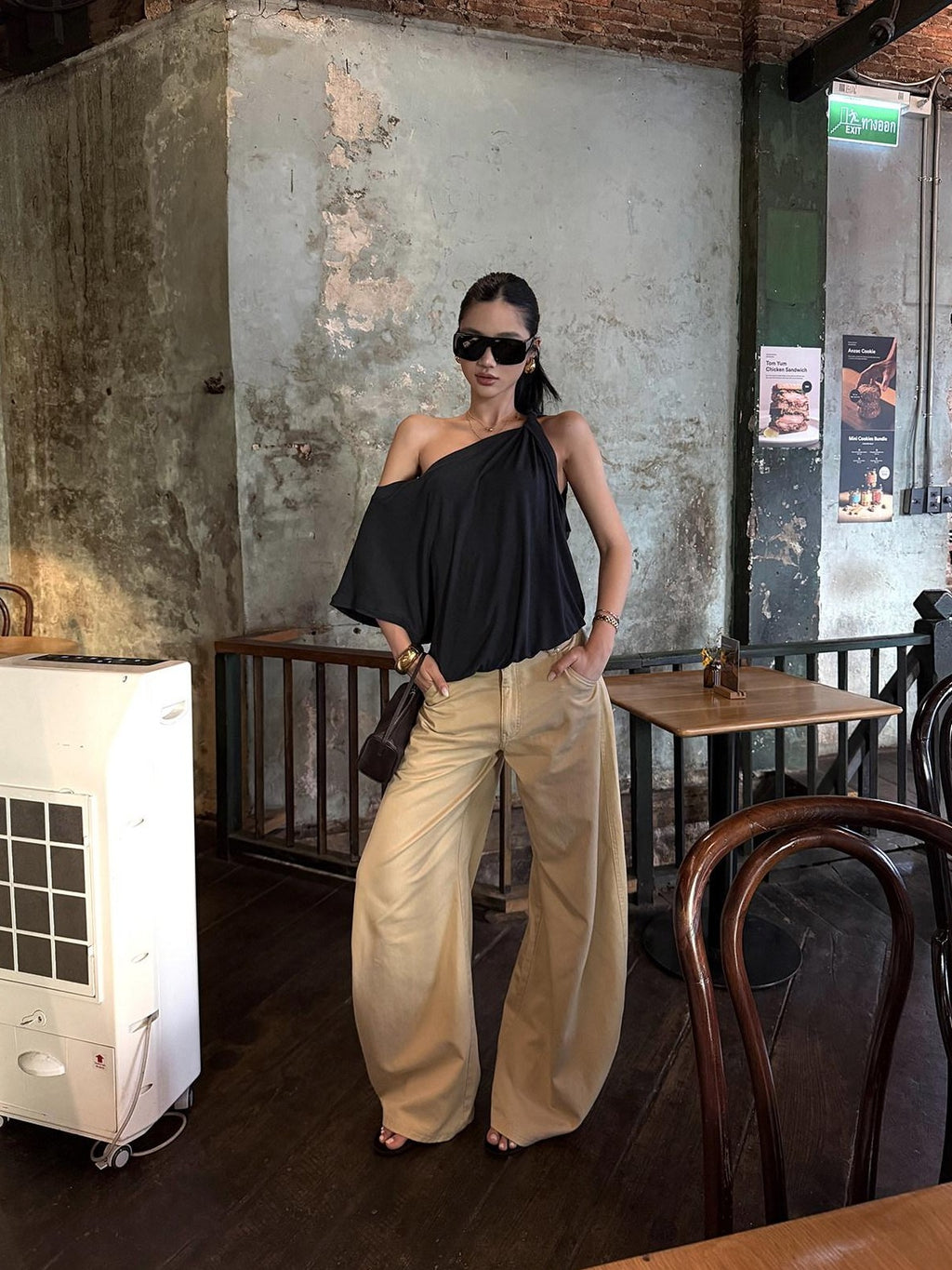 rovente Khaki Barcelona Street Print Low Waist Loose Fit Women's Denim Barrel-leg Jeans