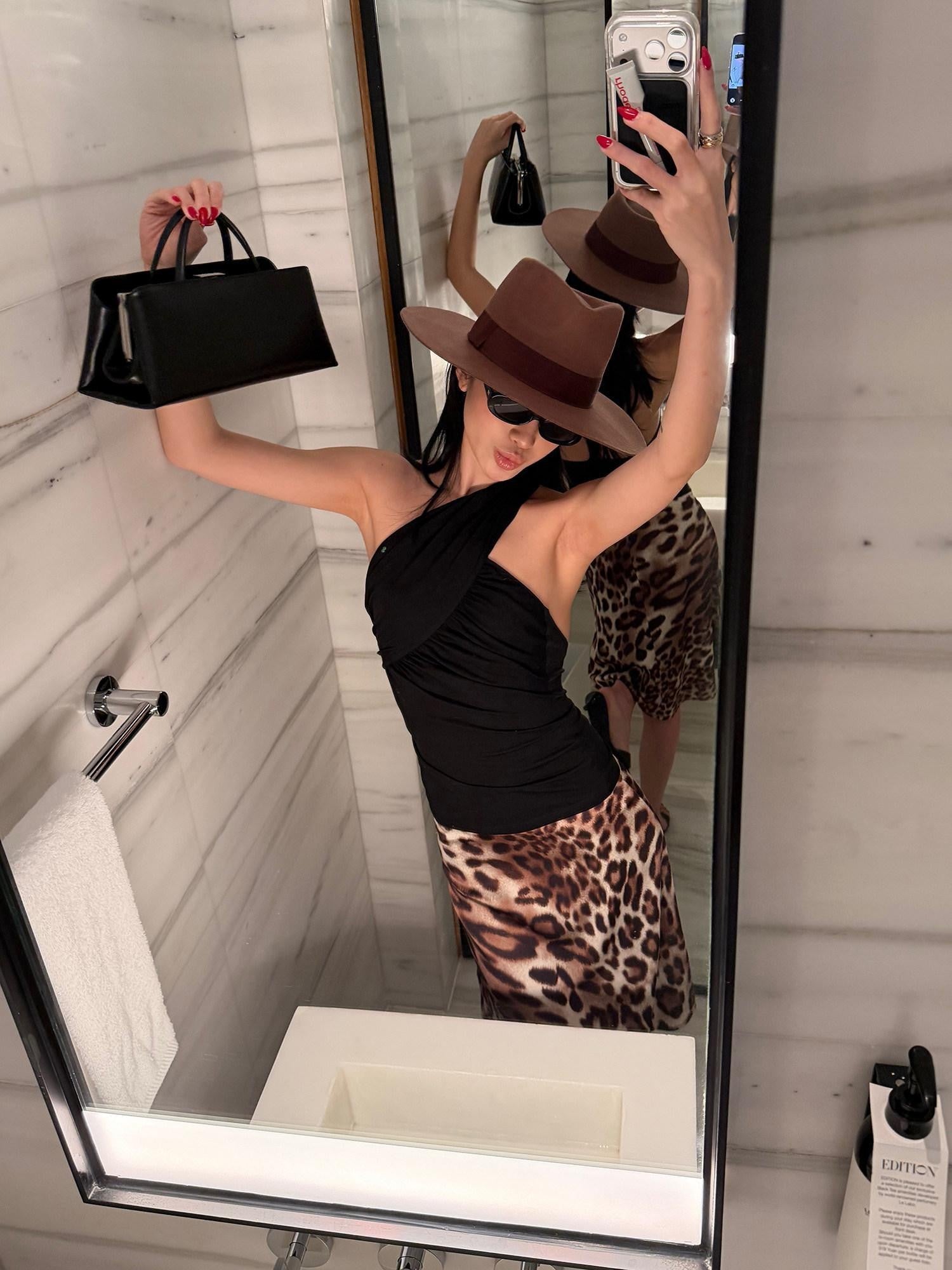rovente Leopard Print Low Waist Slim Fit Women's Woven Polyester Bodycon Skirts