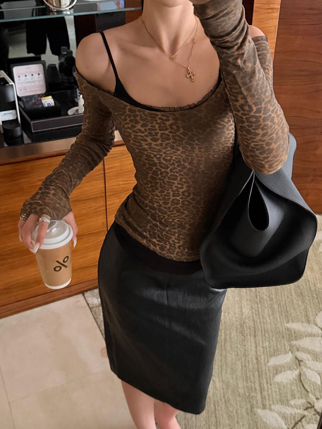 rovente Leopard Print Off Shoulder Slim Fit Women's Knit Long Sleeve T-shirts